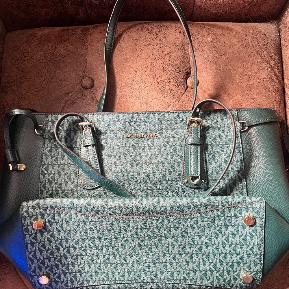 Michael Kors Voyager Dark Green Large Drawstring Signature Tote NWT